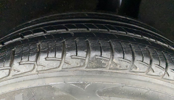 2018 Maruti Baleno DELTA PETROL 1.2, Petrol, Manual, 29,984 km, Left Rear Tyre Tread