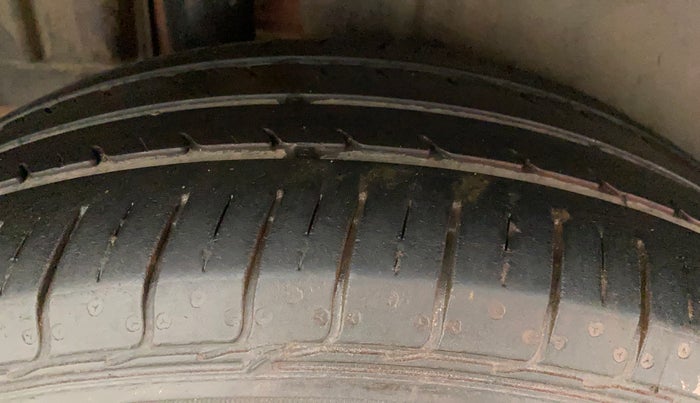 2015 Maruti Swift ZDI, Diesel, Manual, 56,299 km, Right Rear Tyre Tread