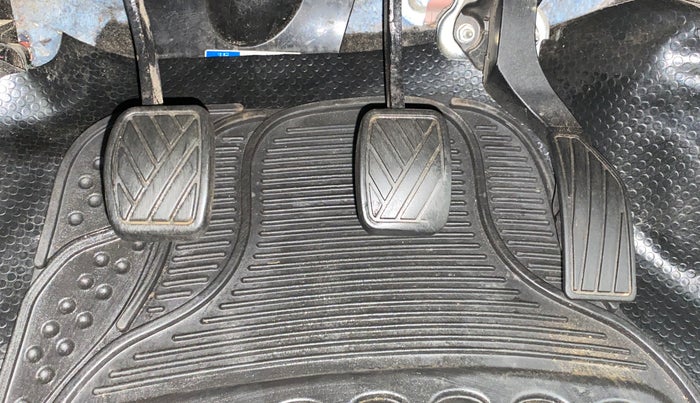 2015 Maruti Swift ZDI, Diesel, Manual, 56,299 km, Pedals