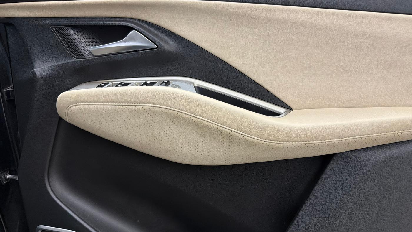 2023 MG HECTOR SHARP PRO 1.5 PETROL TURBO CVT PETROL, Petrol, Automatic, 53,128 km, Driver Side Door Panels Control