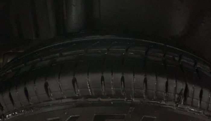 2015 Maruti Swift Dzire VXI, Petrol, Manual, 47,315 km, Right Rear Tyre Tread