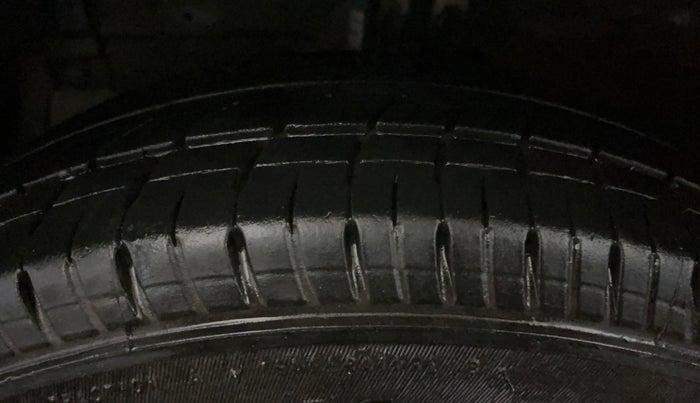 2015 Maruti Swift Dzire VXI, Petrol, Manual, 47,315 km, Left Front Tyre Tread