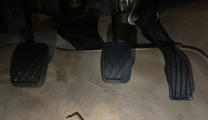 2015 Maruti Swift Dzire VXI, Petrol, Manual, 47,315 km, Pedals