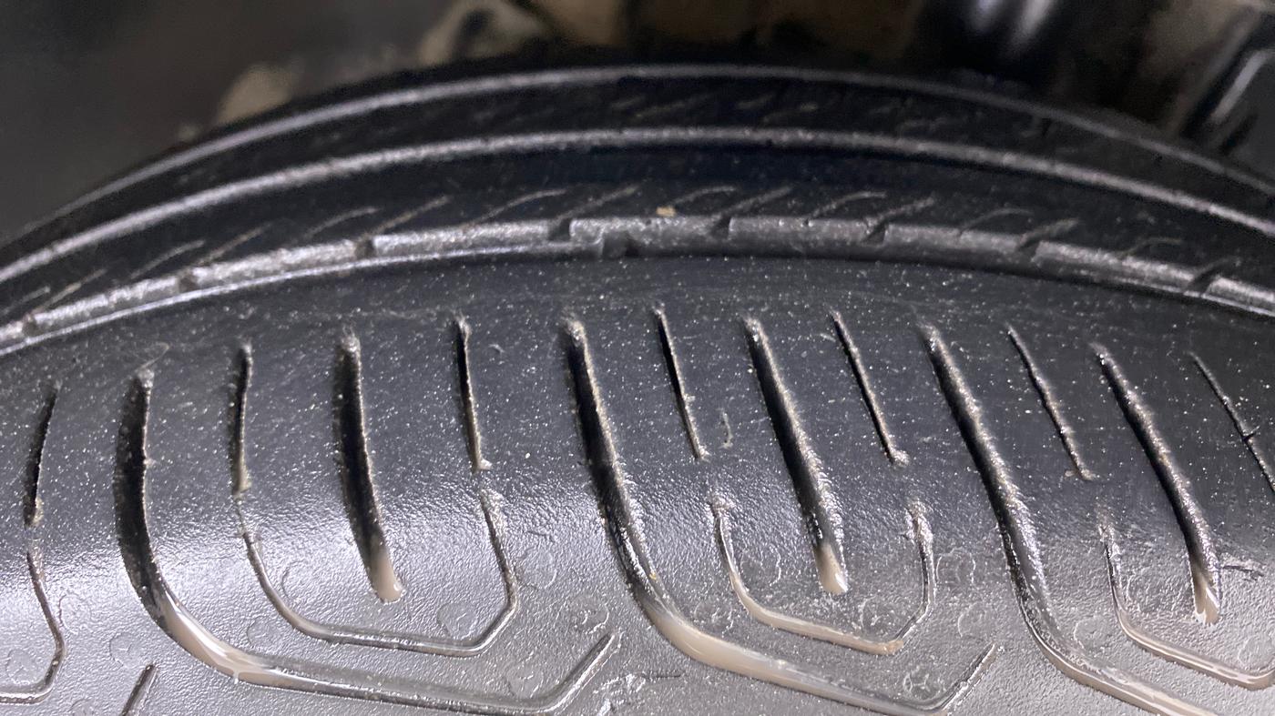 2021 Tata TIGOR XZ PETROL, Petrol, Manual, 39,895 km, Right Front Tyre Tread