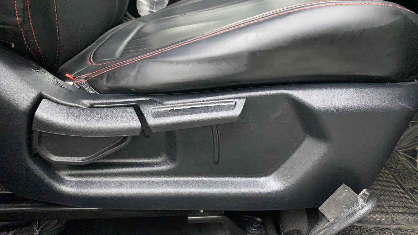 2022 Hyundai VENUE SX 1.5 CRDI, Diesel, Manual, 21,649 km, Driver Side Adjustment Panel