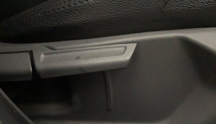 2022 Hyundai GRAND I10 NIOS SPORTZ 1.2 KAPPA VTVT, Petrol, Manual, 34,153 km, Driver Side Adjustment Panel