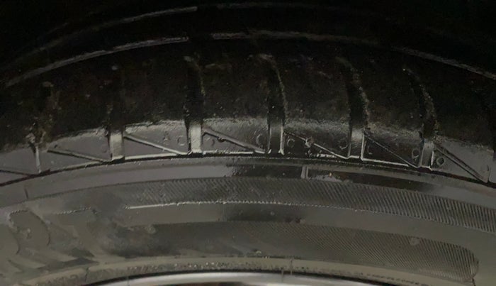 2022 Hyundai GRAND I10 NIOS SPORTZ 1.2 KAPPA VTVT, Petrol, Manual, 34,153 km, Right Front Tyre Tread