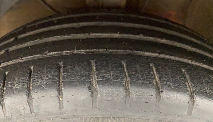 2017 Maruti Baleno ALPHA PETROL 1.2, Petrol, Manual, 54,207 km, Left Front Tyre Tread