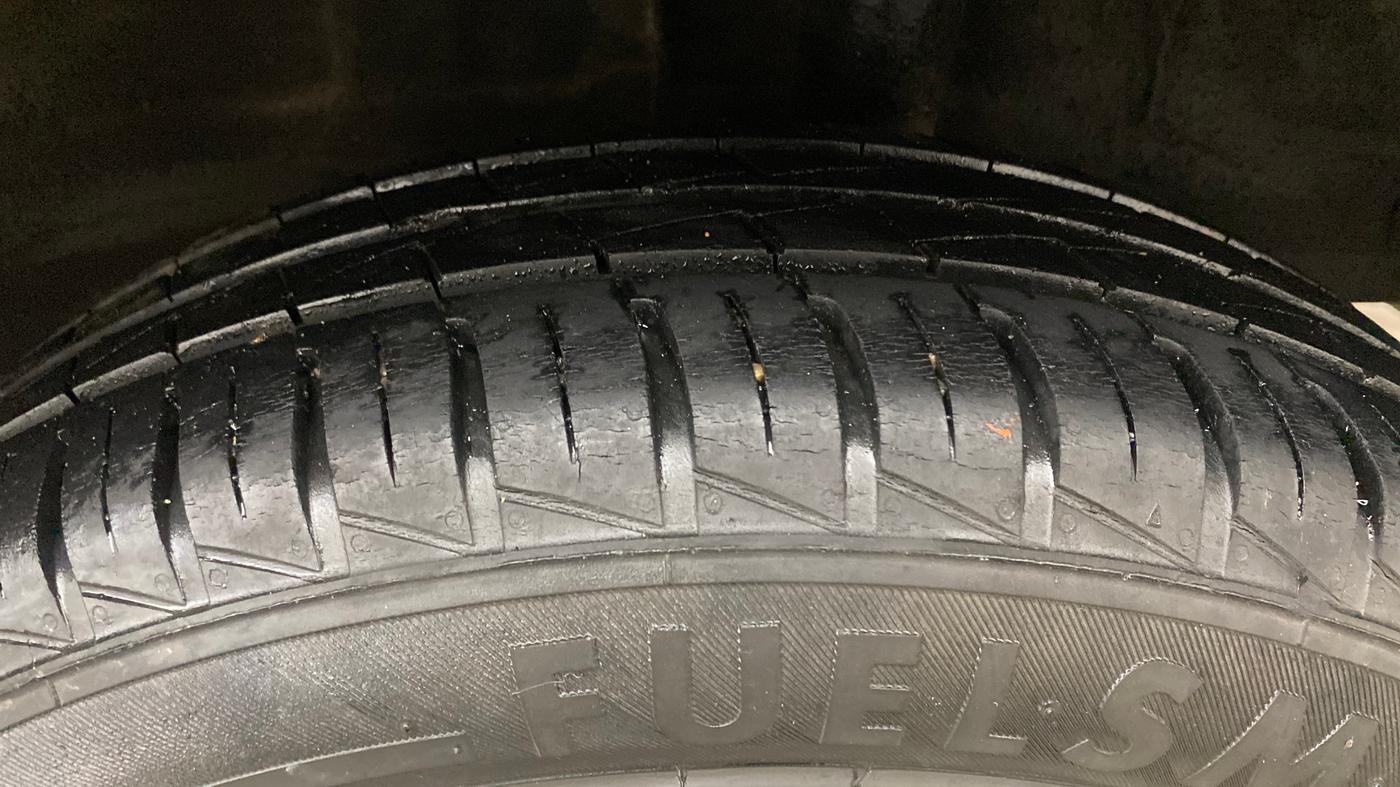 2023 Renault Kwid RXT 1.0 AMT, Petrol, Automatic, 20,331 km, Left Rear Tyre Tread