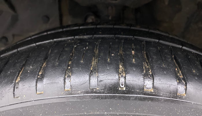 2013 Honda City 1.5L I-VTEC S MT, Petrol, Manual, 1,05,814 km, Left Front Tyre Tread