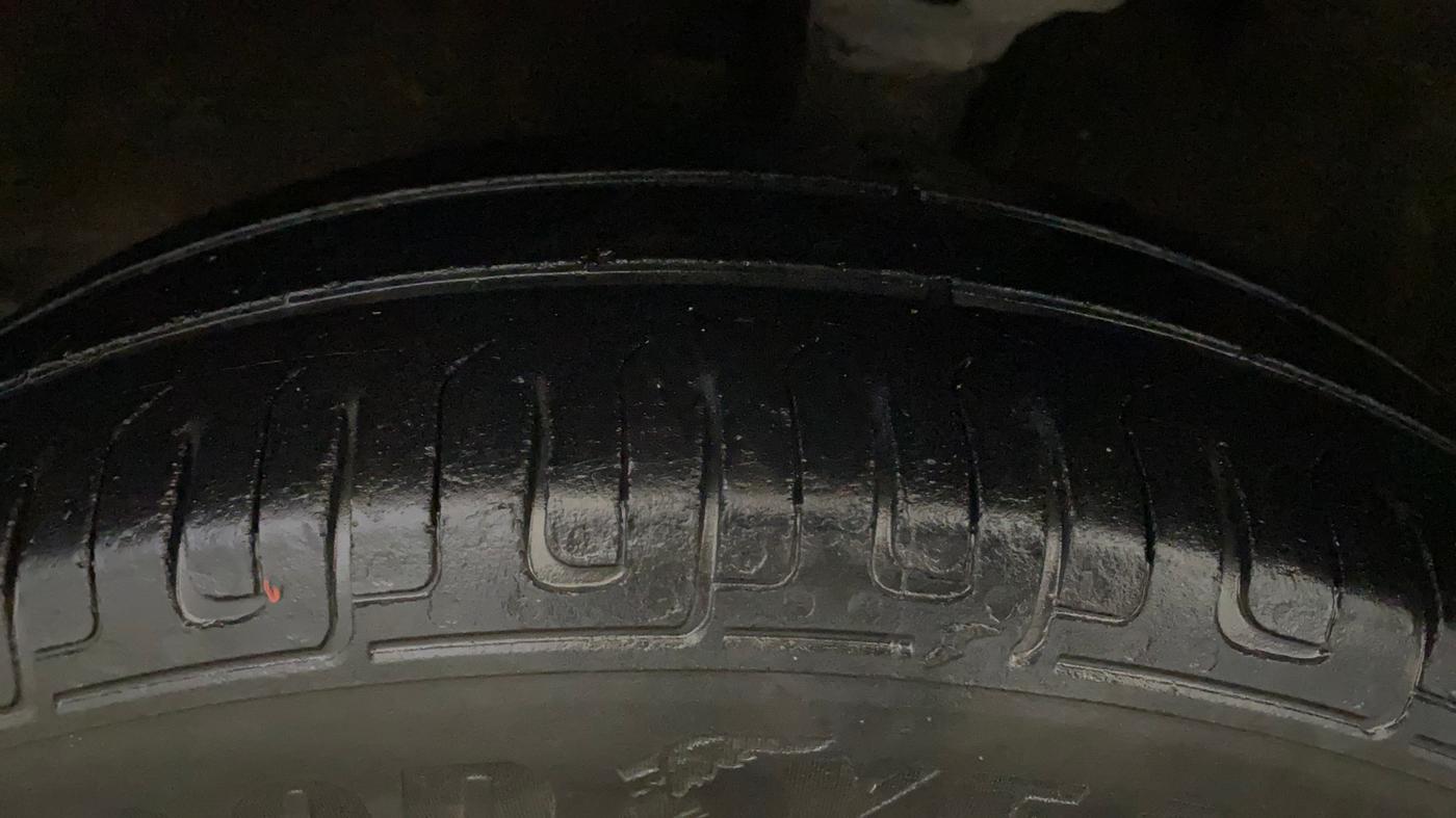 2018 Maruti Wagon R 1.0 LXI CNG, CNG, Manual, 60,120 km, Left Front Tyre Tread