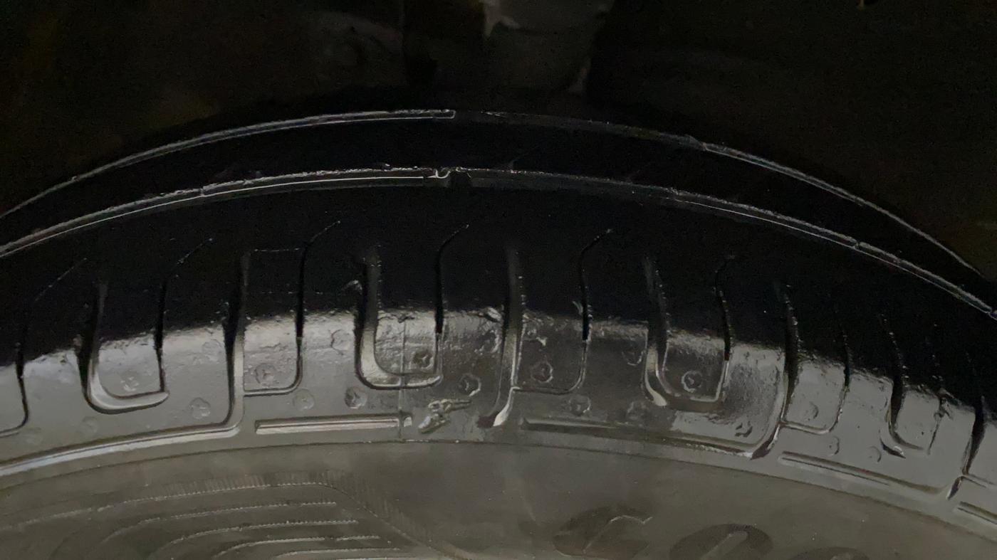 2018 Maruti Wagon R 1.0 LXI CNG, CNG, Manual, 60,120 km, Right Front Tyre Tread