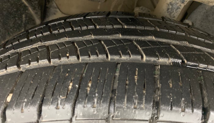 2015 Renault Duster 85 PS RXL, Diesel, Manual, 78,520 km, Left Front Tyre Tread