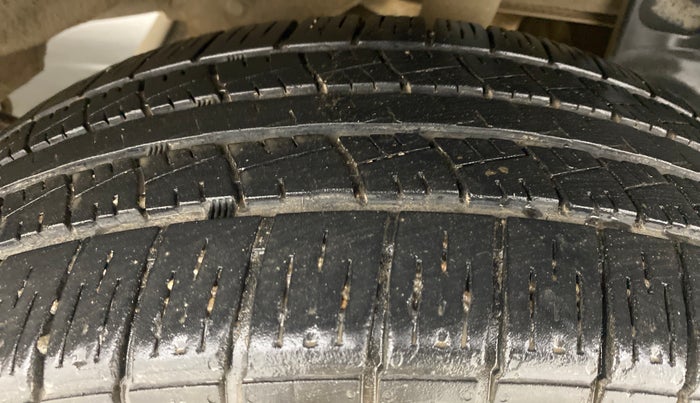 2015 Renault Duster 85 PS RXL, Diesel, Manual, 78,520 km, Left Rear Tyre Tread