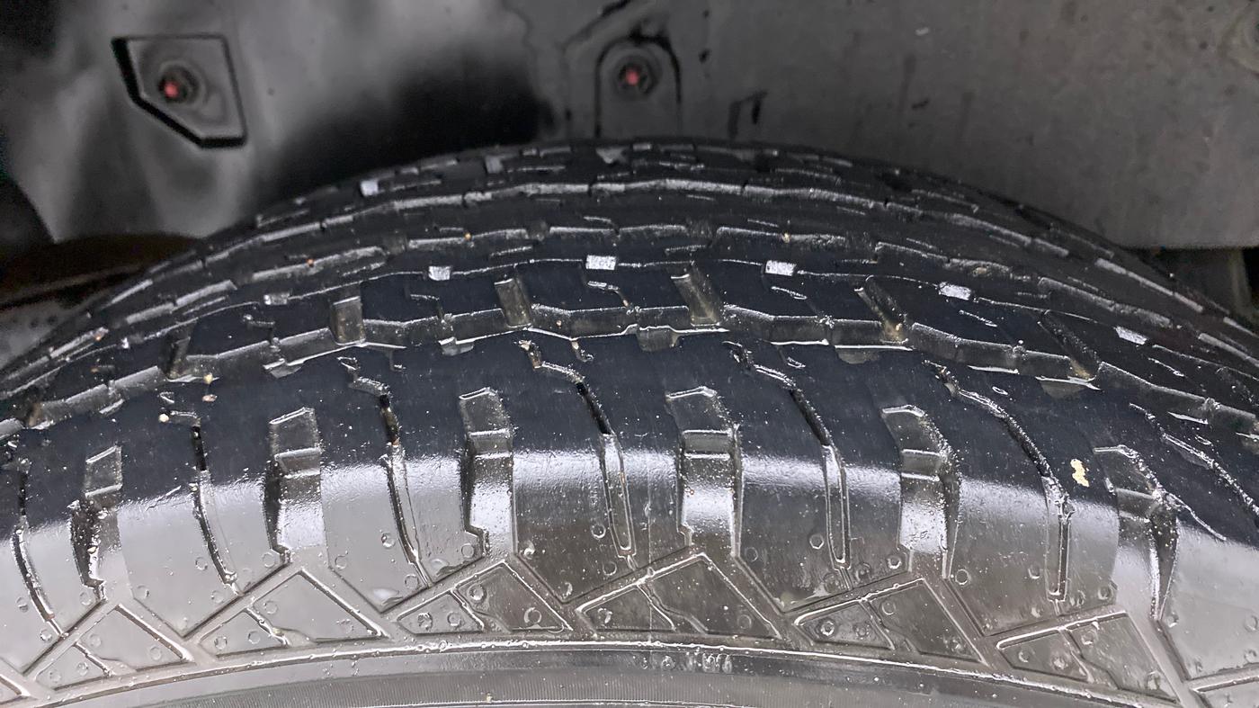 2021 Mahindra Thar LX D 4WD AT CONVERTIBLE, Diesel, Automatic, 36,277 km, Left Rear Tyre Tread