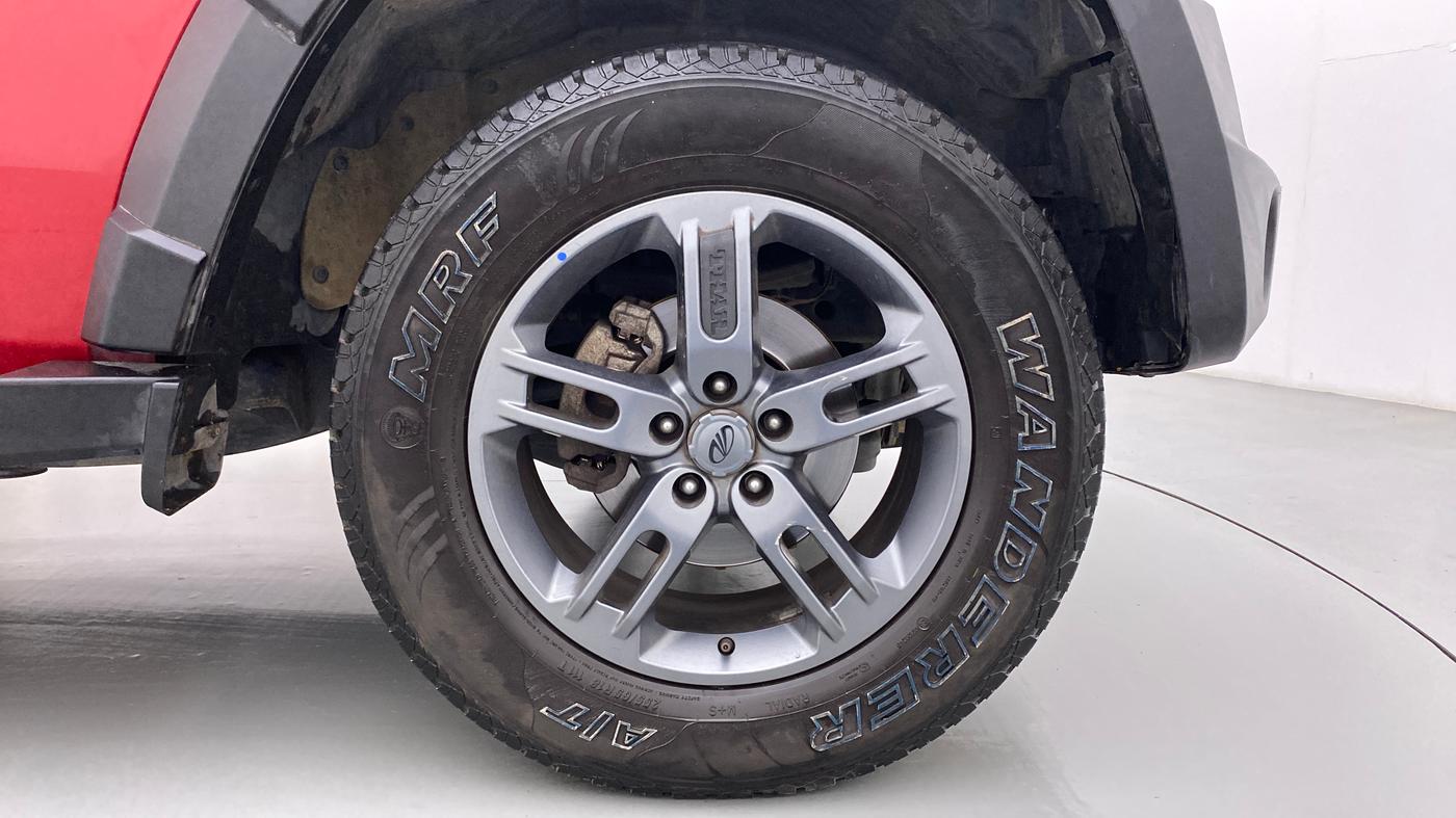 2021 Mahindra Thar LX D 4WD AT CONVERTIBLE, Diesel, Automatic, 36,277 km, Right Front Wheel