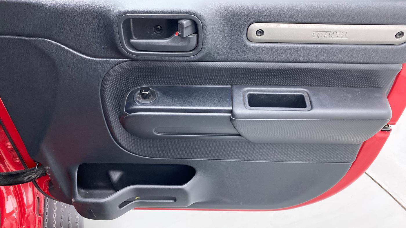 2021 Mahindra Thar LX D 4WD AT CONVERTIBLE, Diesel, Automatic, 36,277 km, Driver Side Door Panels Control