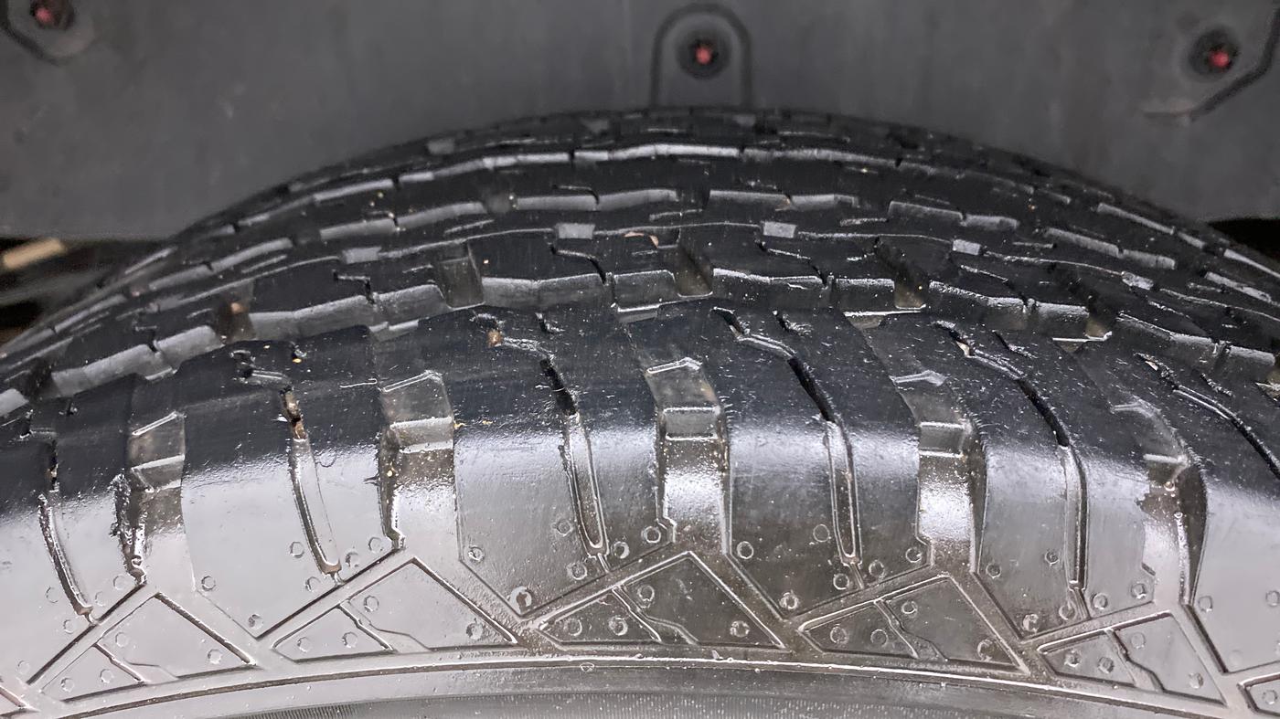 2021 Mahindra Thar LX D 4WD AT CONVERTIBLE, Diesel, Automatic, 36,277 km, Right Rear Tyre Tread