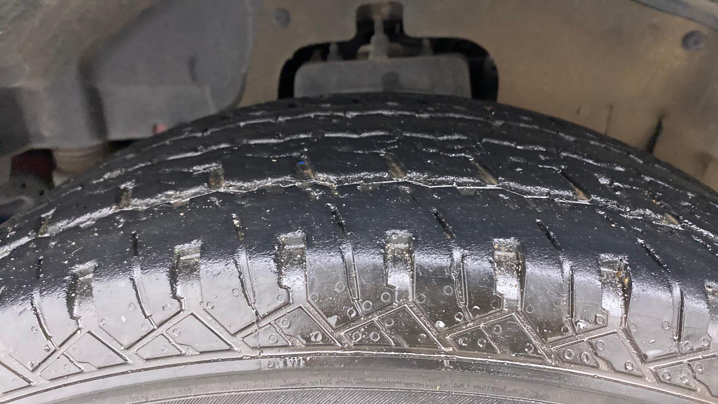 2021 Mahindra Thar LX D 4WD AT CONVERTIBLE, Diesel, Automatic, 36,277 km, Left Front Tyre Tread