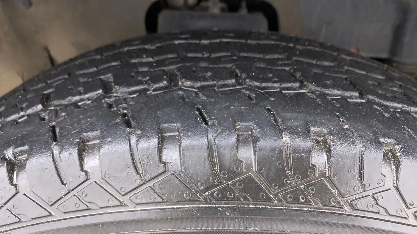 2021 Mahindra Thar LX D 4WD AT CONVERTIBLE, Diesel, Automatic, 36,277 km, Right Front Tyre Tread