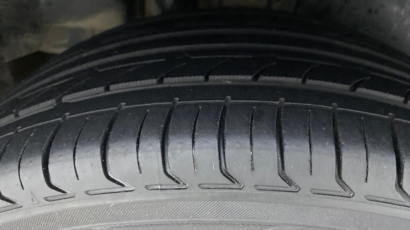 2020 Maruti Ciaz ALPHA 1.5 SHVS PETROL, Petrol, Manual, 25,222 km, Right Rear Tyre Tread