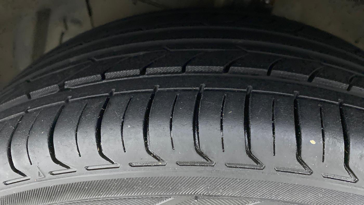 2020 Maruti Ciaz ALPHA 1.5 SHVS PETROL, Petrol, Manual, 25,222 km, Left Front Tyre Tread