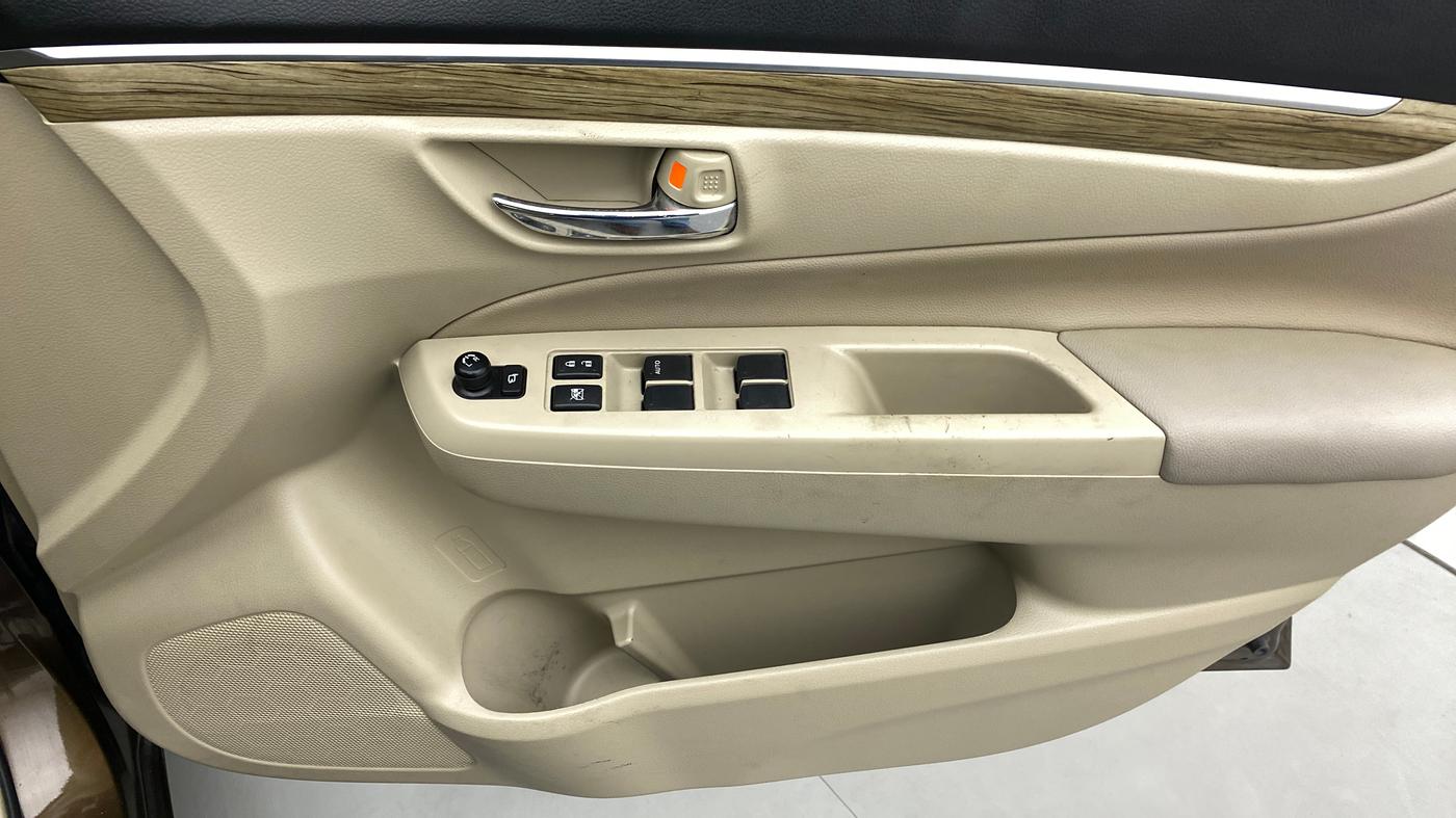 2020 Maruti Ciaz ALPHA 1.5 SHVS PETROL, Petrol, Manual, 25,222 km, Driver Side Door Panels Control