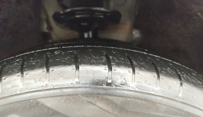 2021 Skoda KUSHAQ STYLE 1.0L TSI MT, Petrol, Manual, 40,478 km, Right Front Tyre Tread