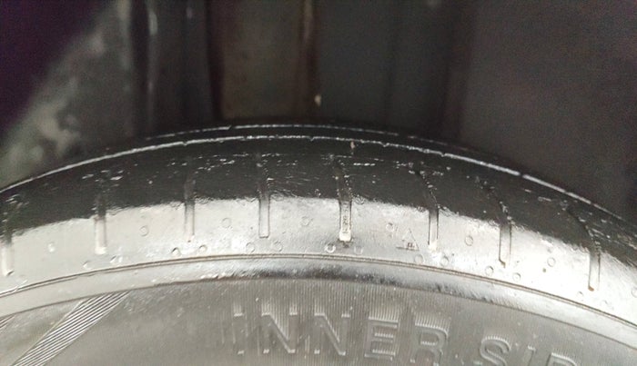 2021 Skoda KUSHAQ STYLE 1.0L TSI MT, Petrol, Manual, 40,478 km, Right Rear Tyre Tread