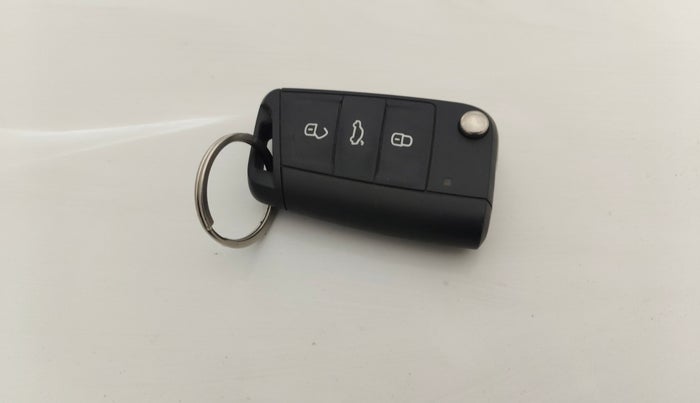 2021 Skoda KUSHAQ STYLE 1.0L TSI MT, Petrol, Manual, 40,478 km, Key Close Up