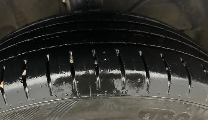 2016 Maruti Baleno ZETA PETROL 1.2, Petrol, Manual, 99,194 km, Right Front Tyre Tread
