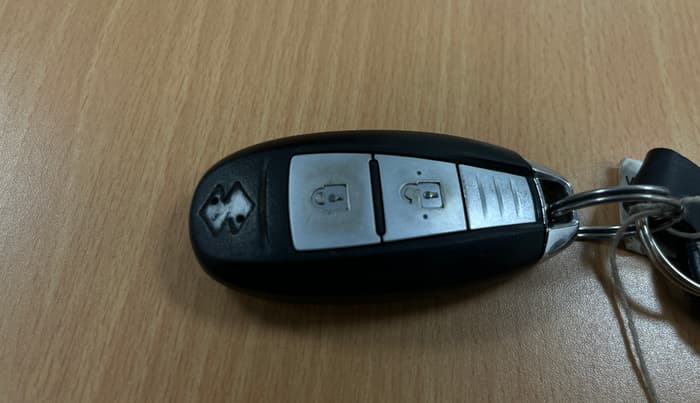 2016 Maruti Baleno ZETA PETROL 1.2, Petrol, Manual, 99,194 km, Key Close Up
