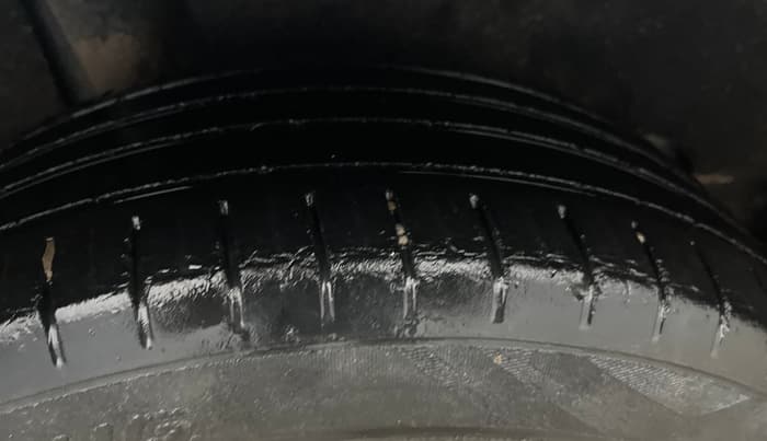 2016 Maruti Baleno ZETA PETROL 1.2, Petrol, Manual, 99,194 km, Right Rear Tyre Tread