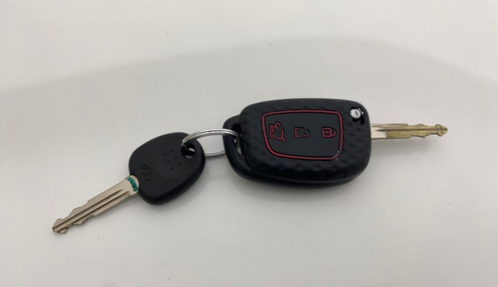 2021 Hyundai AURA S 1.2 CNG, CNG, Manual, 39,195 km, Key Close Up