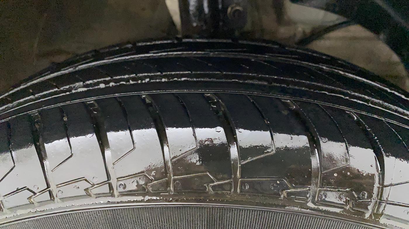 2021 Maruti Swift VXI, Petrol, Manual, 79,171 km, Right Front Tyre Tread