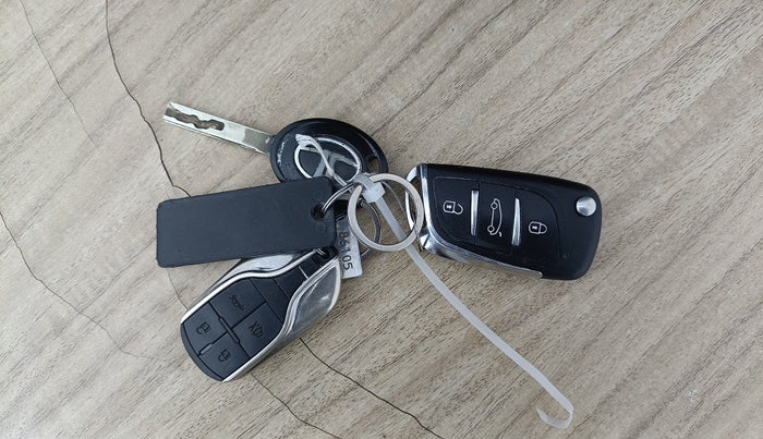 2020 Tata Tiago XE PETROL, Petrol, Manual, 55,668 km, Key Close Up