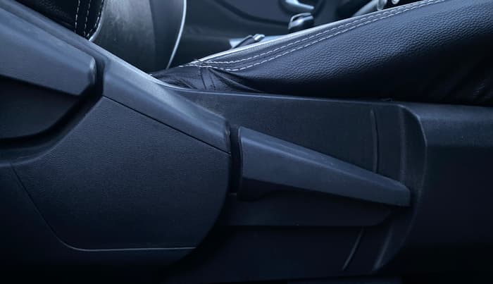 2020 Nissan MAGNITE XV PREMIUM TURBO (O), Petrol, Manual, 61,429 km, Driver Side Adjustment Panel
