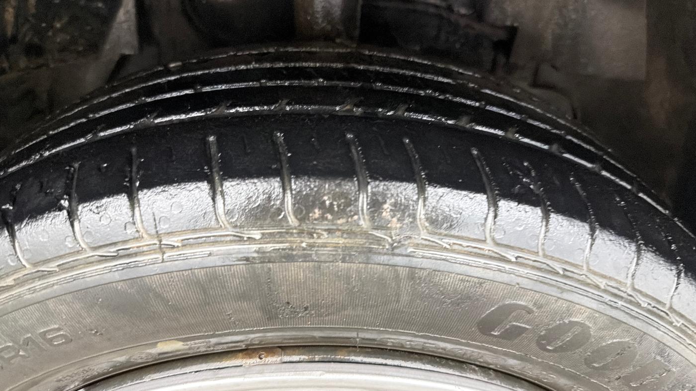 2019 Tata NEXON XZ PETROL, Petrol, Manual, 57,562 km, Right Front Tyre Tread