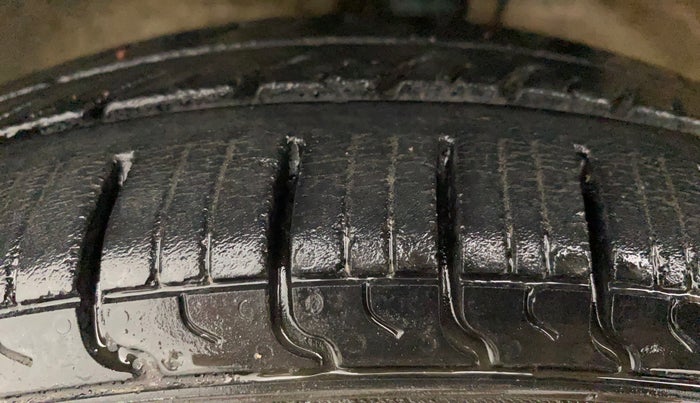 2017 Maruti Wagon R 1.0 LXI CNG, CNG, Manual, 80,343 km, Left Front Tyre Tread