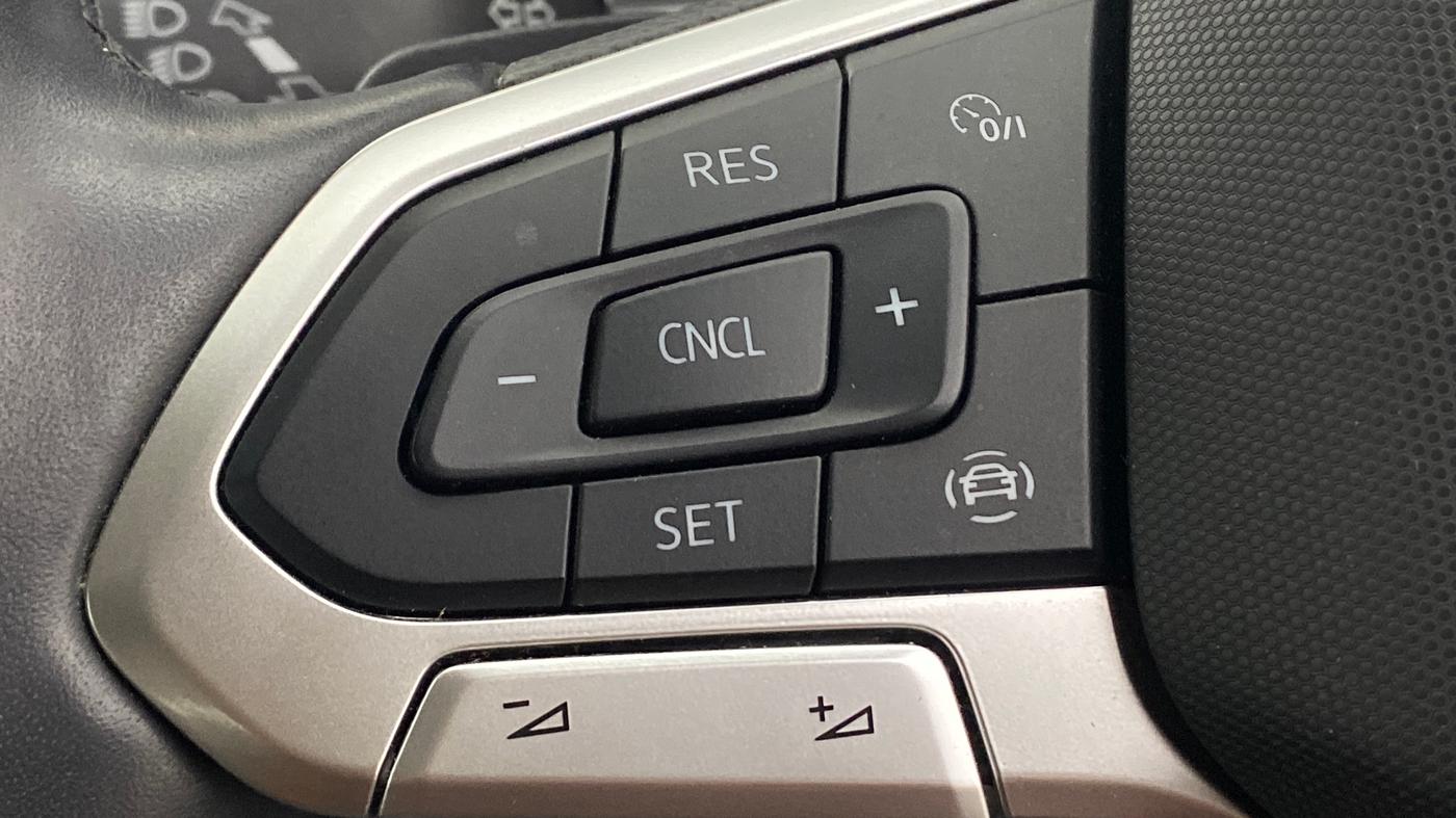 2022 Volkswagen TAIGUN TOPLINE 1.0 TSI AT, Petrol, Automatic, 49,524 km, Adaptive Cruise Control