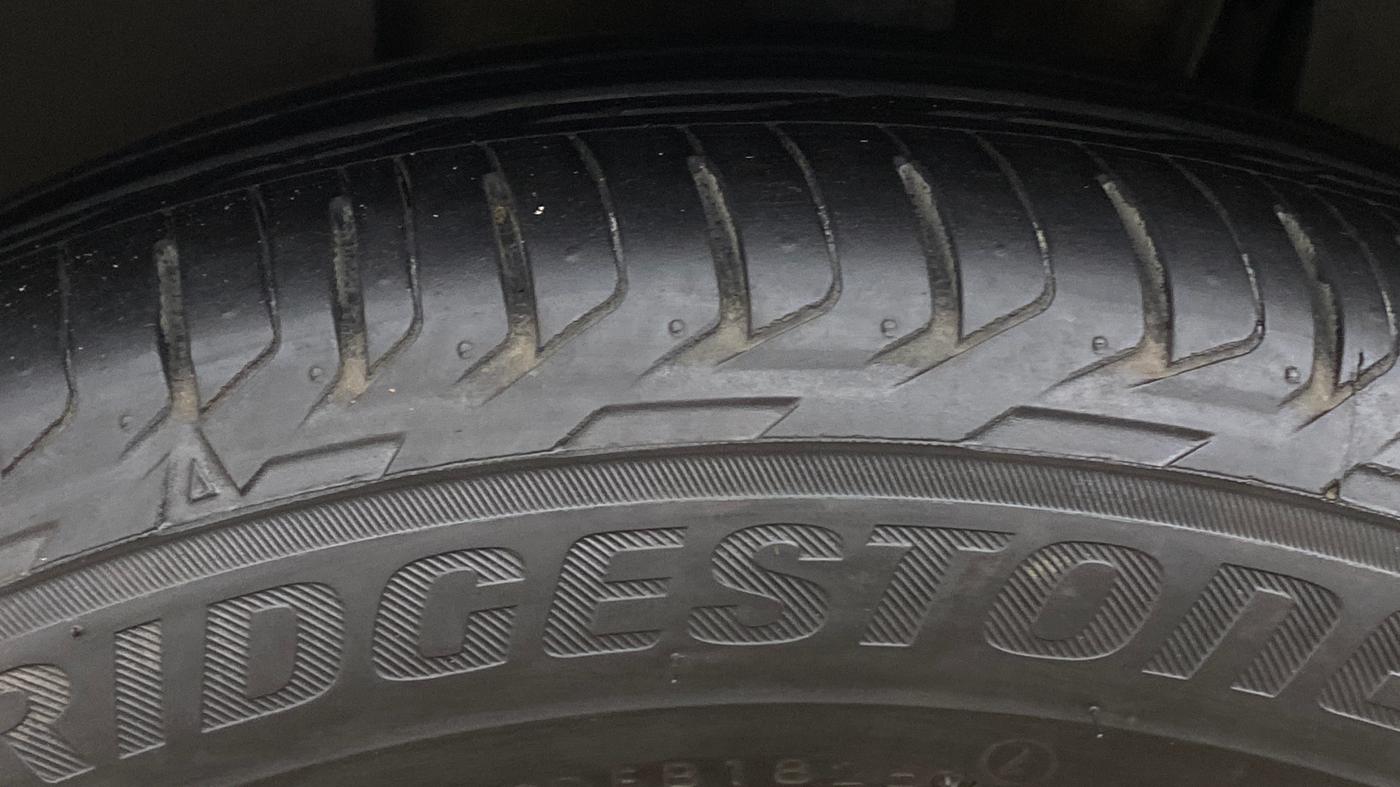 2022 Volkswagen TAIGUN TOPLINE 1.0 TSI AT, Petrol, Automatic, 49,524 km, Left Front Tyre Tread