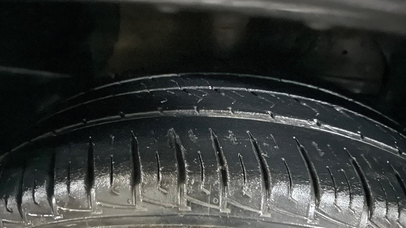 2018 Maruti Vitara Brezza LDI, Diesel, Manual, 1,32,045 km, Right Front Tyre Tread