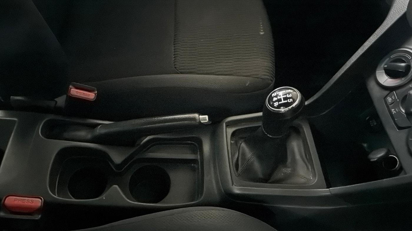 2018 Maruti Vitara Brezza LDI, Diesel, Manual, 1,32,045 km, Gear Lever