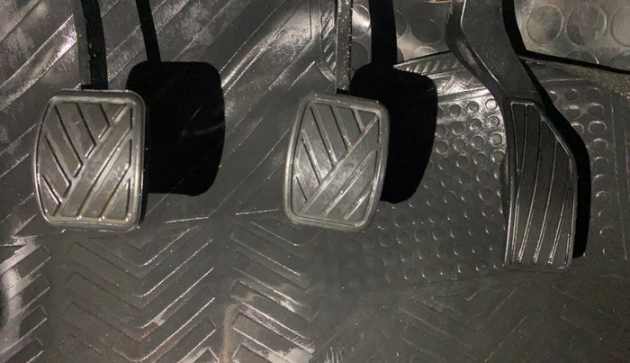 2015 Maruti Ertiga VXI, Petrol, Manual, 92,828 km, Pedals