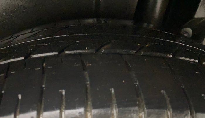 2015 Maruti Ertiga VXI, Petrol, Manual, 92,828 km, Left Rear Tyre Tread