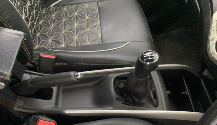 2017 Maruti Baleno DELTA PETROL 1.2, CNG, Manual, 64,235 km, Gear Lever