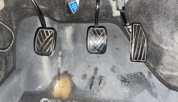 2017 Maruti Baleno DELTA PETROL 1.2, CNG, Manual, 64,235 km, Pedals