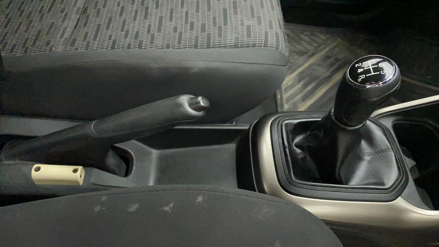 2017 Maruti IGNIS SIGMA 1.2, Petrol, Manual, 17,500 km, Gear Lever