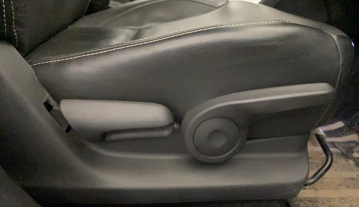 2021 Maruti S Cross ALPHA 1.5, Petrol, Manual, 68,503 km, Driver Side Adjustment Panel