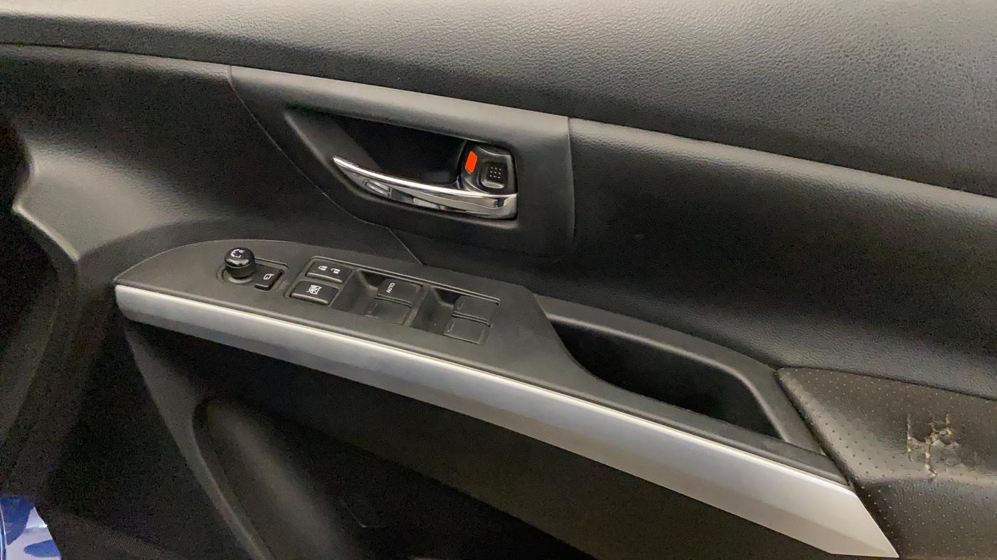 2021 Maruti S Cross ALPHA 1.5, Petrol, Manual, 68,503 km, Driver Side Door Panels Control